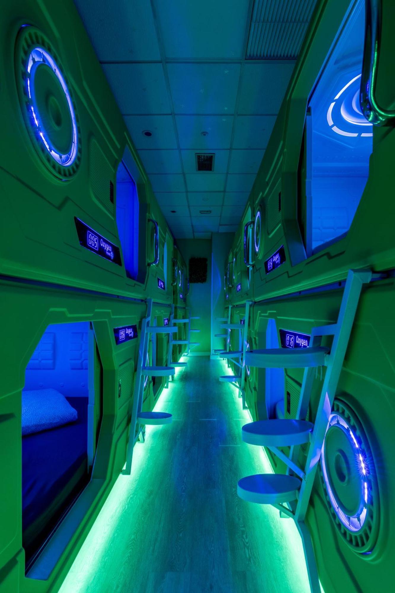Oxygen Hostel Capsula Μαδρίτη Εξωτερικό φωτογραφία