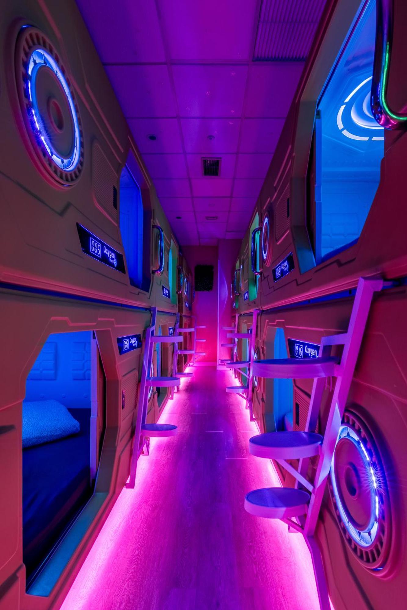 Oxygen Hostel Capsula Μαδρίτη Εξωτερικό φωτογραφία